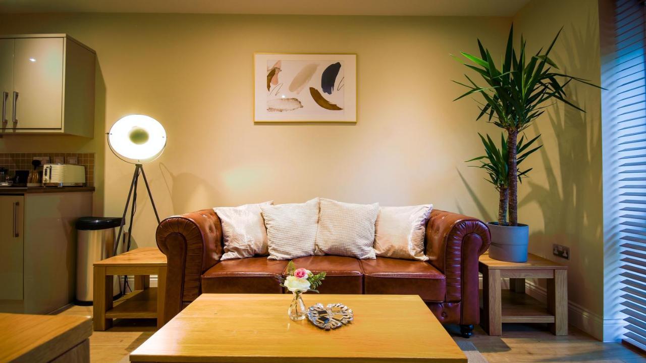 Superb City Center 1 Or 2 Bedroom Apts King Bed Саутгемптон Экстерьер фото