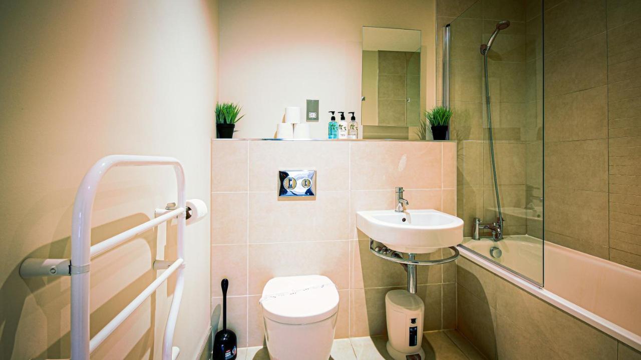 Superb City Center 1 Or 2 Bedroom Apts King Bed Саутгемптон Экстерьер фото