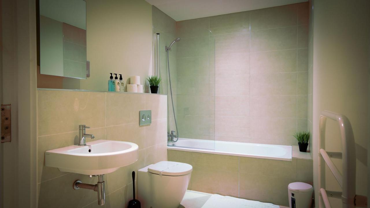 Superb City Center 1 Or 2 Bedroom Apts King Bed Саутгемптон Экстерьер фото