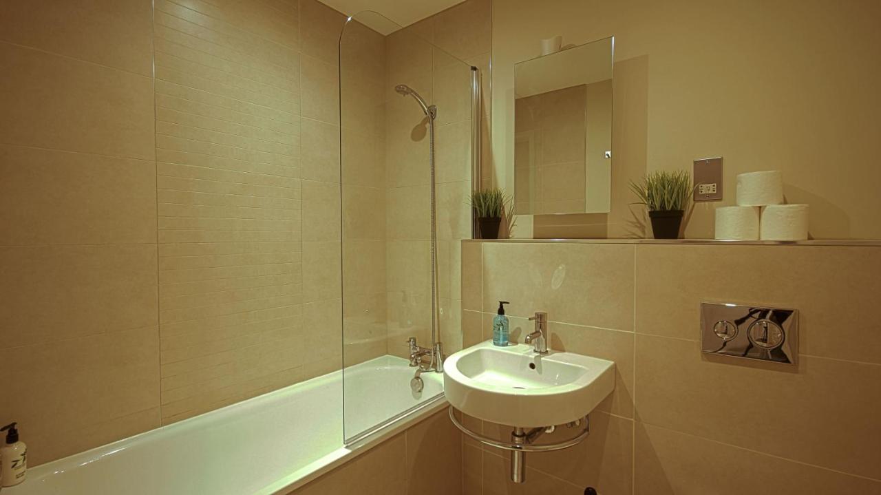Superb City Center 1 Or 2 Bedroom Apts King Bed Саутгемптон Экстерьер фото