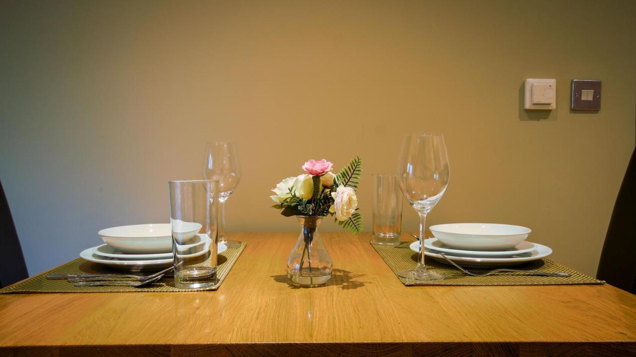 Superb City Center 1 Or 2 Bedroom Apts King Bed Саутгемптон Экстерьер фото