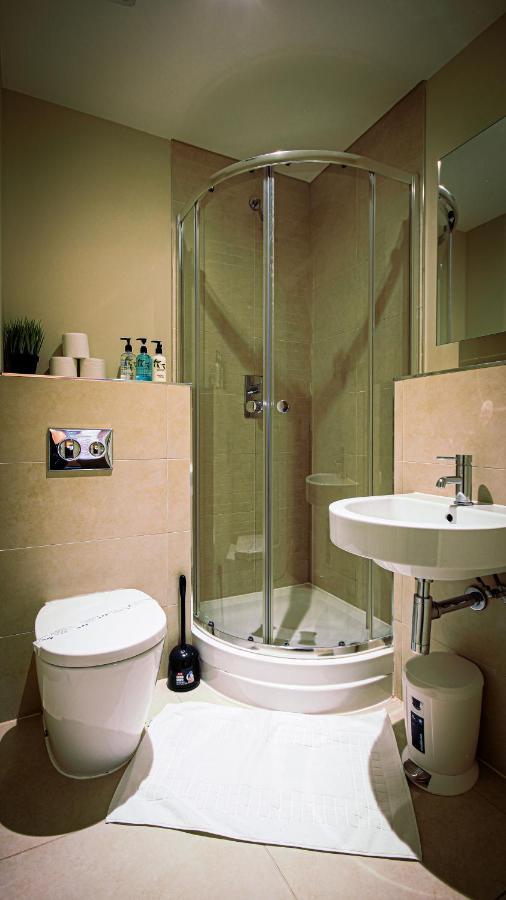 Superb City Center 1 Or 2 Bedroom Apts King Bed Саутгемптон Экстерьер фото