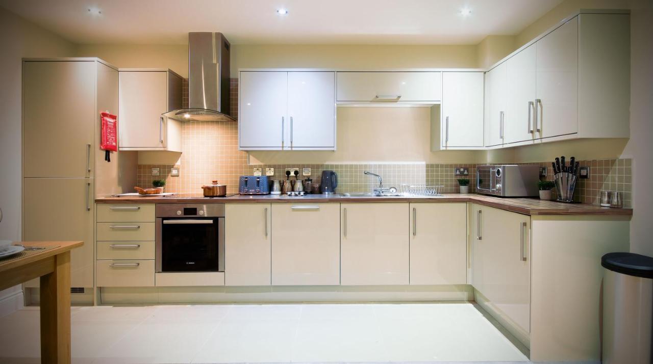 Superb City Center 1 Or 2 Bedroom Apts King Bed Саутгемптон Экстерьер фото