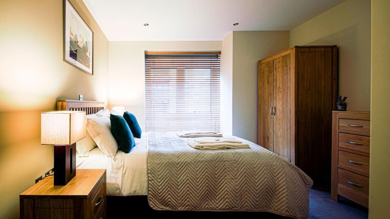 Superb City Center 1 Or 2 Bedroom Apts King Bed Саутгемптон Экстерьер фото