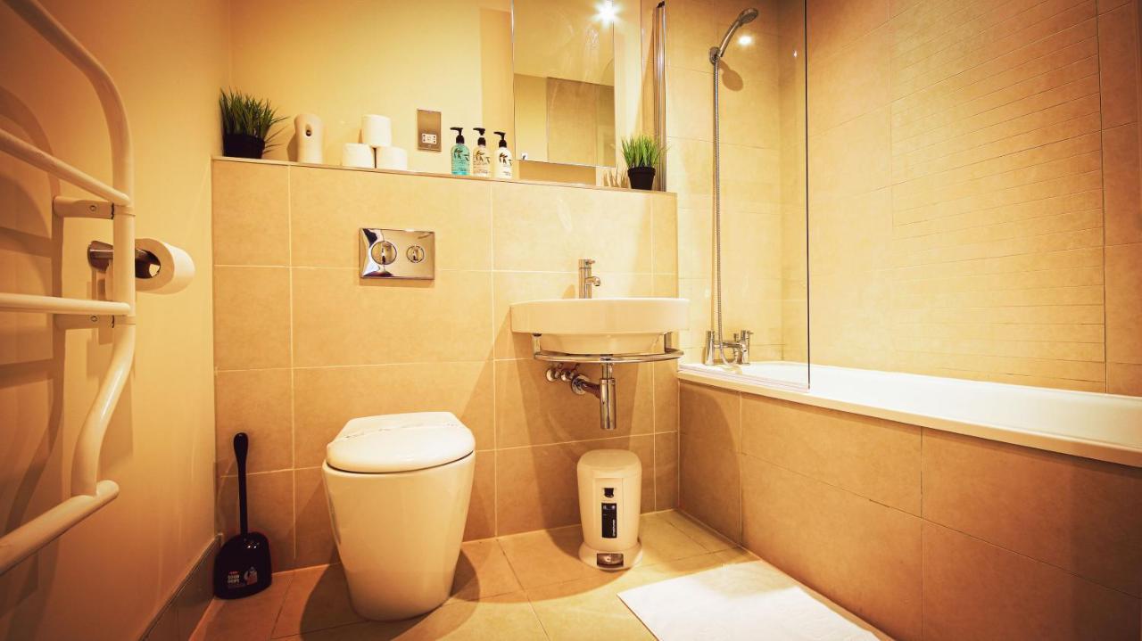 Superb City Center 1 Or 2 Bedroom Apts King Bed Саутгемптон Экстерьер фото