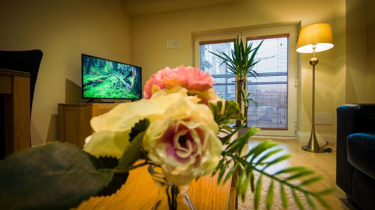 Superb City Center 1 Or 2 Bedroom Apts King Bed Саутгемптон Экстерьер фото